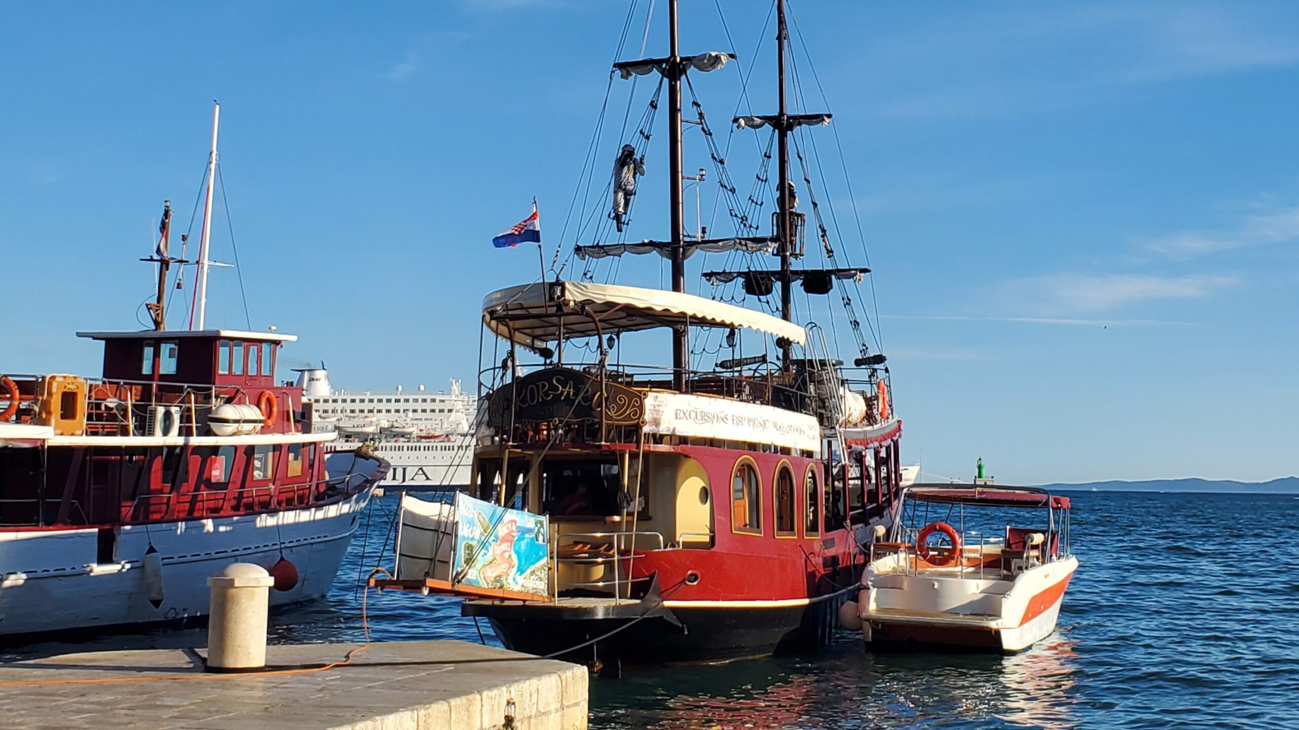 Snorkelling cruise ship