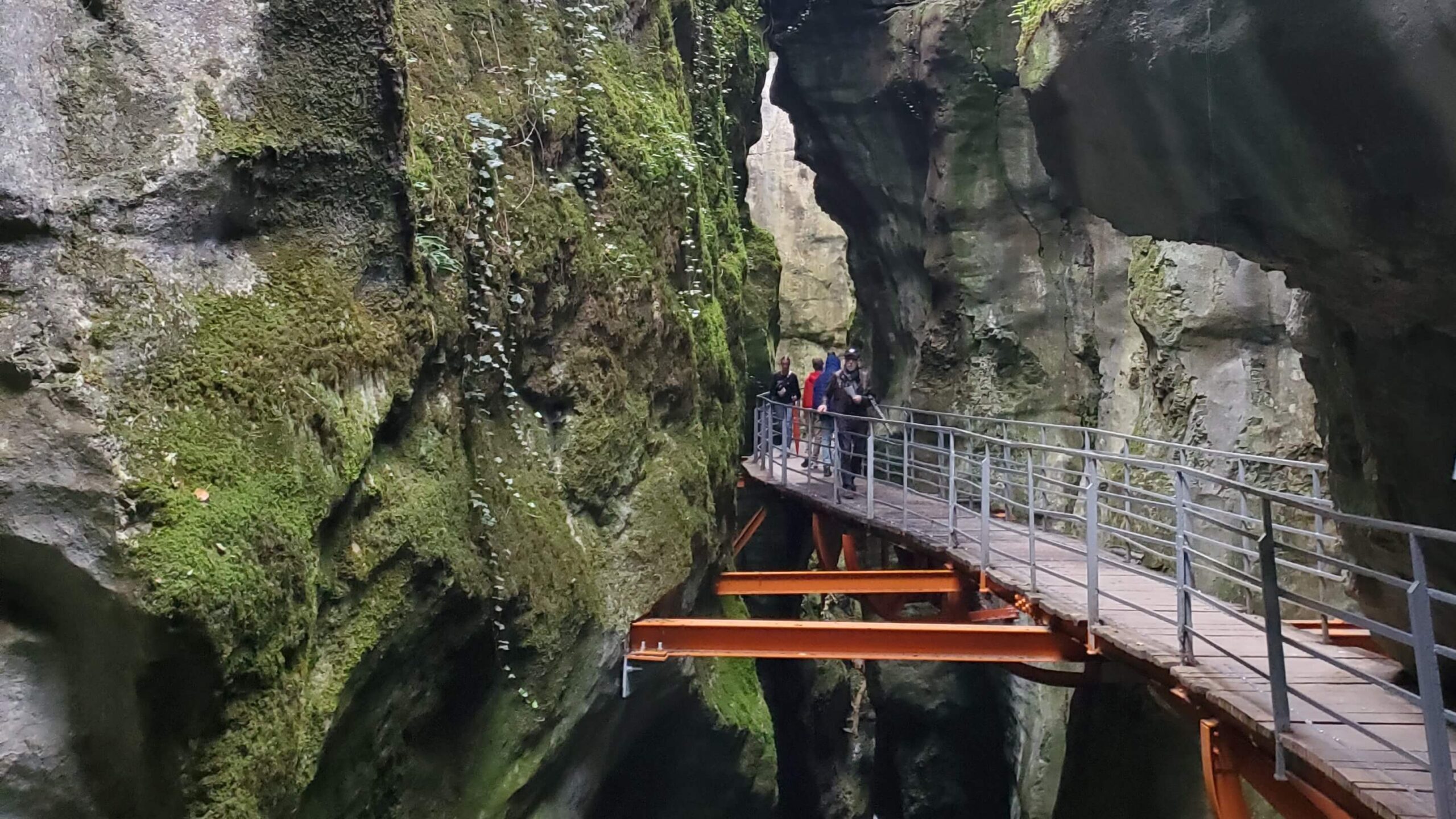 Kas ir Gorges du Fier Francijā? Sejas un pūķi, kas slēpjas aizā